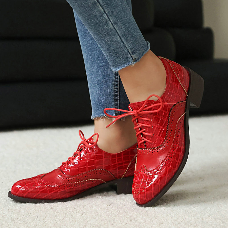 Damskie buty Oxford typu brogs – Patent Leather Oxford recenzja i cena